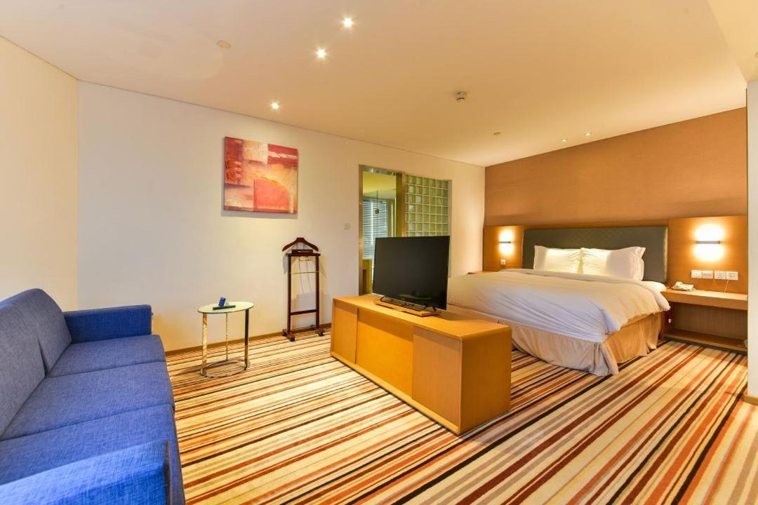 Holiday Inn Express Shanghai Jiading Industry Park, an IHG Hotel Bagian luar foto